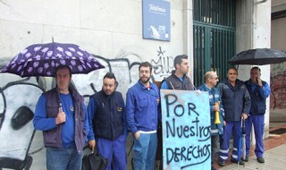 Imagen de la protesta frente a la central de Ponferrada