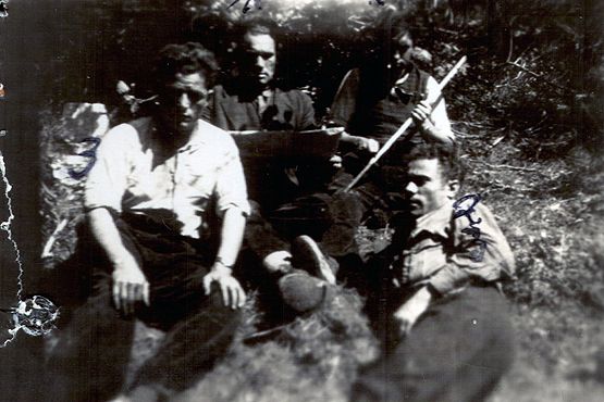 Foto de la partida de los Pitaciega. A la derecha y tumbado, posiblemente, Salvador Voces Canóniga. Fondo: Archivo del Tribunal Territorial IV/Ministerio de Defensa