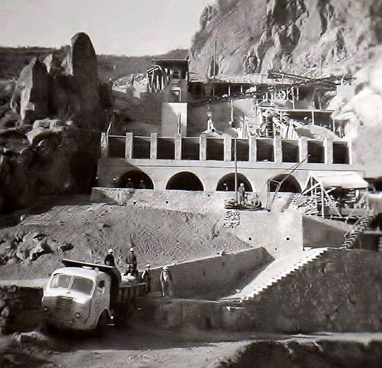 Obras de construcción de la presa del pantano de Bárcena