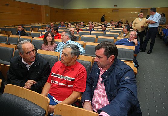 Varios de los asistentes a la jornada informativa para impulsar la rendición de cuentas de las entidades locales menores que se celebra en Ponferrada (César Sánchez)