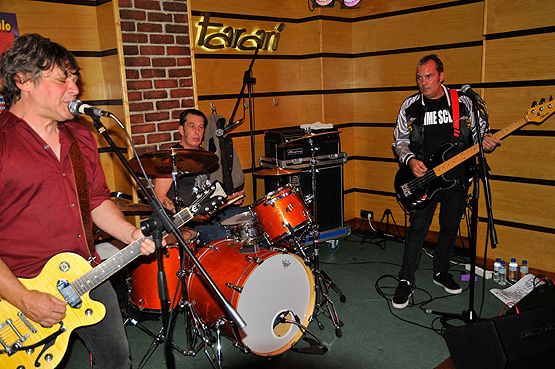 Concierto de los Devil Dogs en la mítica sala Tararí de Ponferrada (César Sánchez/ICAL)