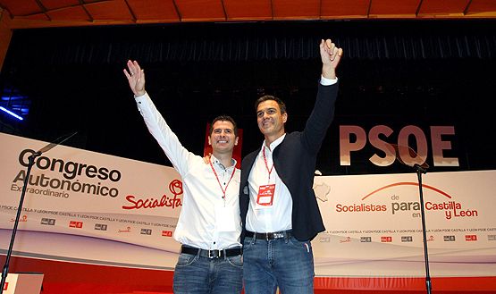Tudanca acompañado de Pedro Suárez, el secretario general del PSOE
