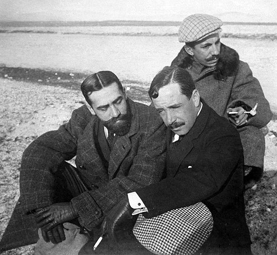 El arquitecto y diputado Amós Salvador, Manuel de Cárdenas y Octavio Álvarez Carballo en 1918