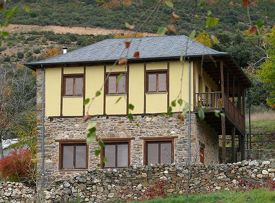 Vista de la escuela de Rozuelo 