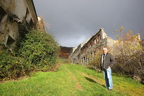 Luis García, hijo del guardián de la mina de wolfram en la Peña do Seo, y primer niño que nació en el poblado (César Sánchez/ICAL)