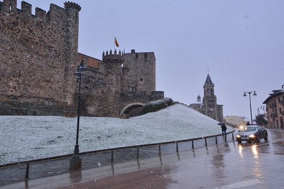 castillo y carretera