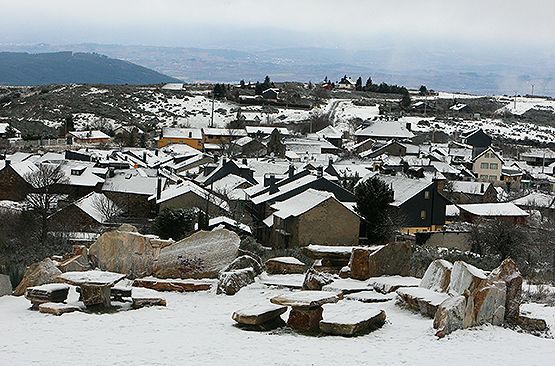  La localidad de San Cristóbal de Valdueza (León), afectada por la nieve