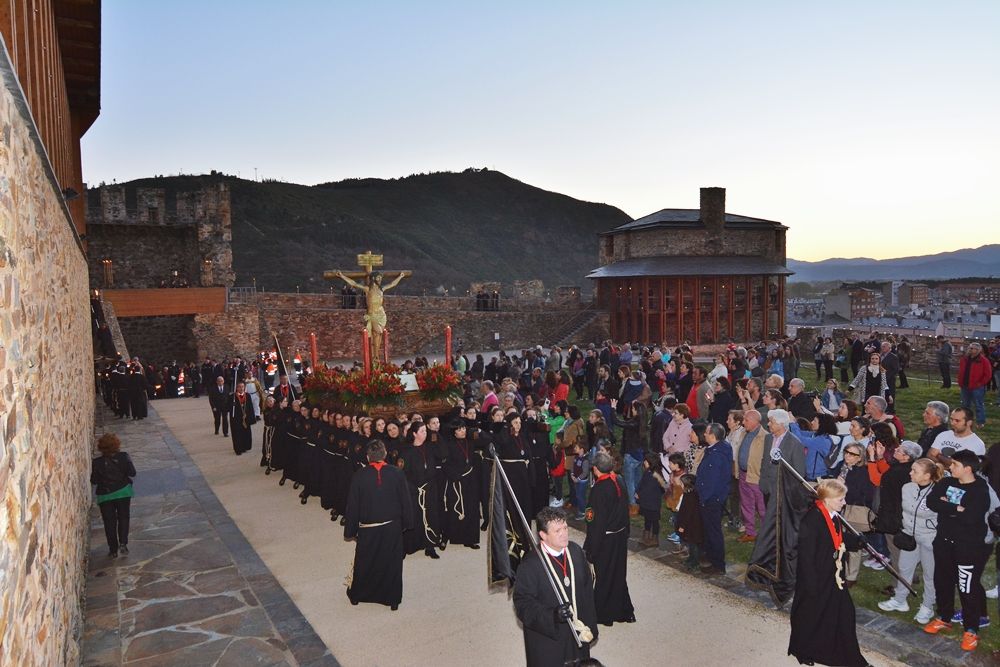Suspendido el Viacrucis Penitencial en el Castillo de Ponferrada que se traslada a la Basílica de La Encina