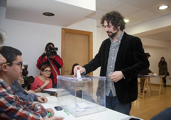José Sarrión votando en las primarias de este domingo