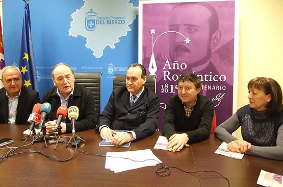 El alcalde de Bembibre, José M. Otero, agradece a Valentín Carrera su impulso para llevar a cabo este Año Romántico