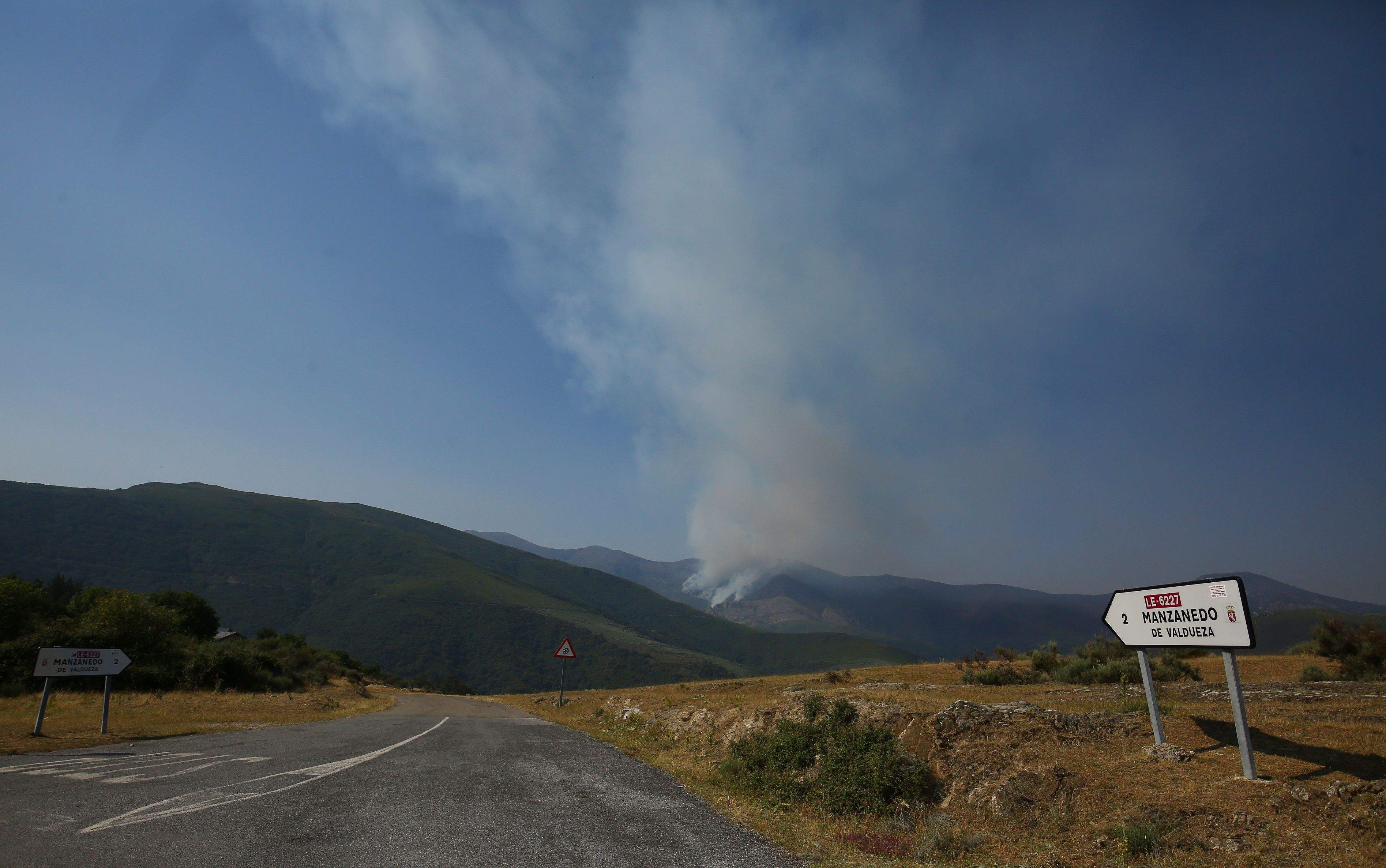 Incendio Montes de Valdueza  en Peñalba de Santiago