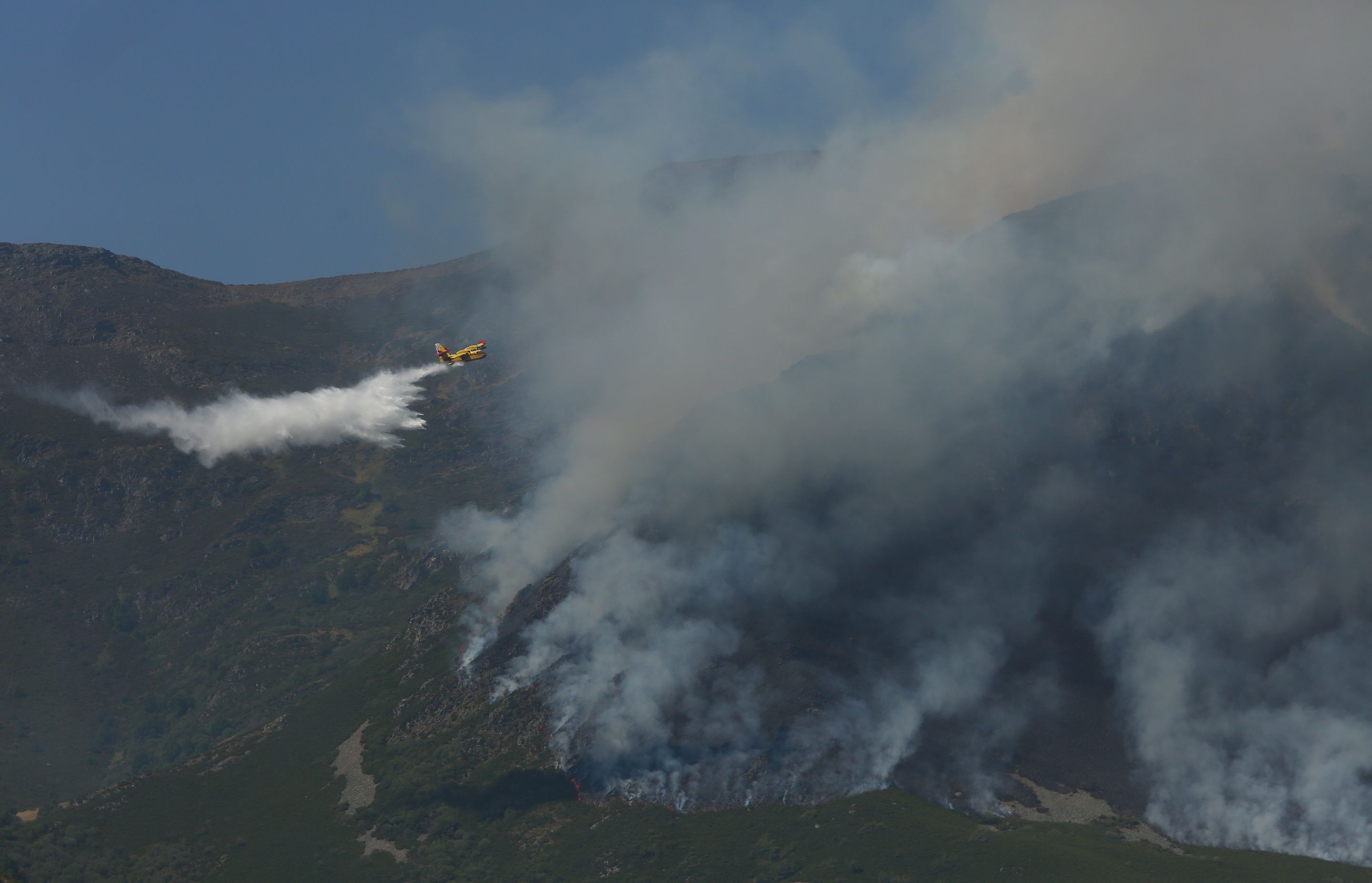 Incendio Montes de Valdueza  en Peñalba de Santiago
