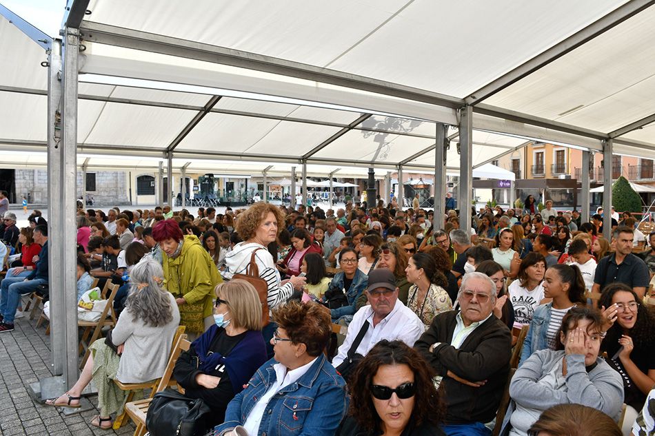  Las escuelas de baile de Ponferrada ponen ritmo a La Encina en el Ayuntamiento