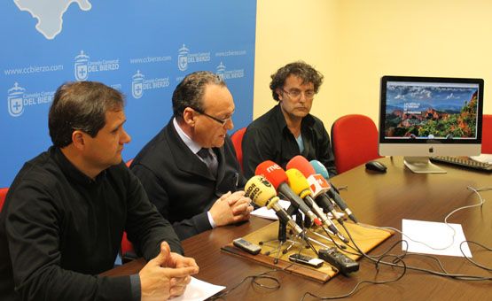 El presidente del Consejo Comarcal, Alfonso Arias, durante la presentación de la web / David Álvarez