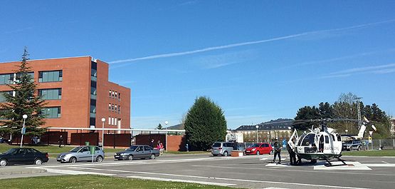 El cuerpo sin vida llega en el helicóptero de la Guardia Civil al Hospital del Bierzo (ICAL)