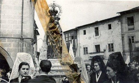 La Virgen de la Encina en la plaza del mismo nombre (años 50)