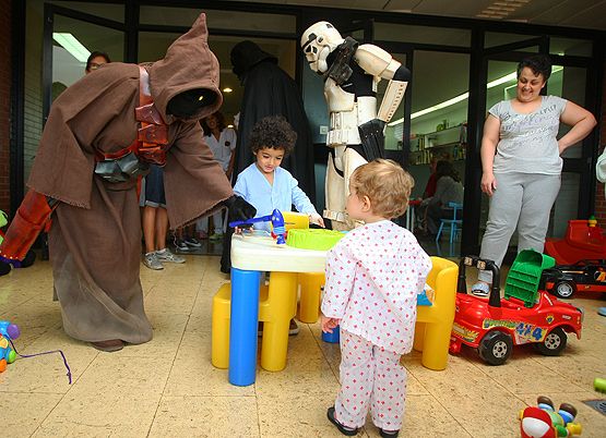 César Sánchez / ICAL Visita de la Spanish Garrison de la Legión 501 de Star Wars a los niños del hospital El Bierzo de Ponferrada 
