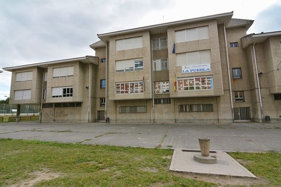 Aspecto exterior de las instalaciones del colegio La Puebla / Víctor Alón