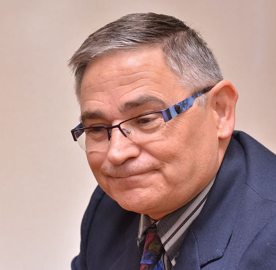 900 clinica ponfe gerente