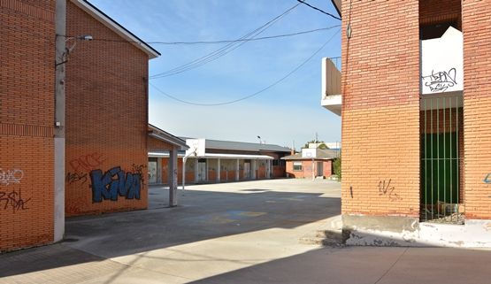 El colegio se encuentra en estado de casi abandono / Víctor Alón