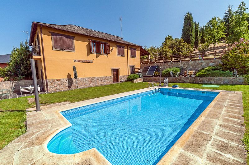 1 Casa Canedo, piscina y jardín.