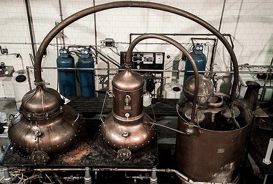 Alambiques con los que se realiza la ginebra 987, los más antiguos de Europa