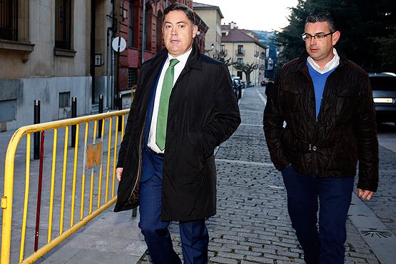 Marcos Martínez considera una "patraña terrible" la posibilidad de un acoso sexual de Carrasco a Triana