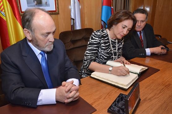 000_0040-01_resized_0