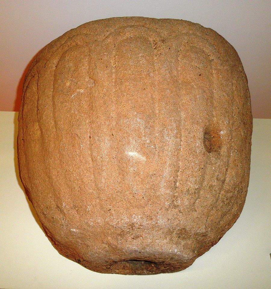 Pila de abluciones de la antigua sinagoga de Bembibre, que se conserva en el Museo Alto Bierzo (Archivo Manuel I. Olano)