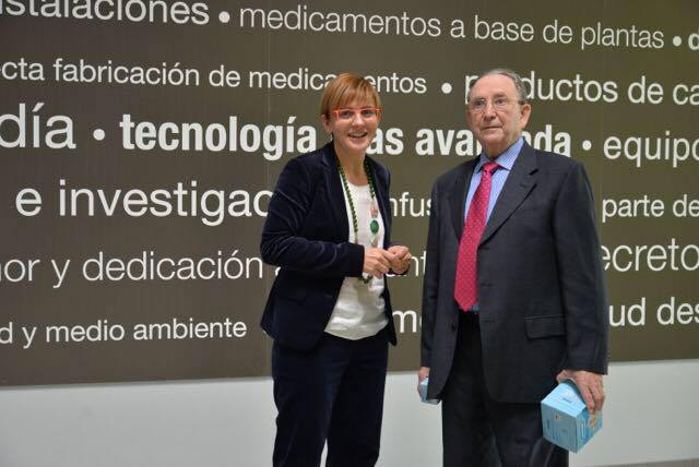 Secundino Escuredo en compañía de una de sus hijas, Beatriz Escuredo, actual CEO en Pharmadus