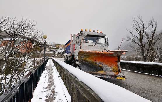 Máquina quitanieves | Activada la fase de alerta de vialidad invernal ante al riesgo de nieve en la provincia de León