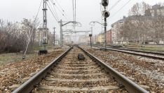 Imagen de archivo de las vías del tren a su paso por Ponferrada