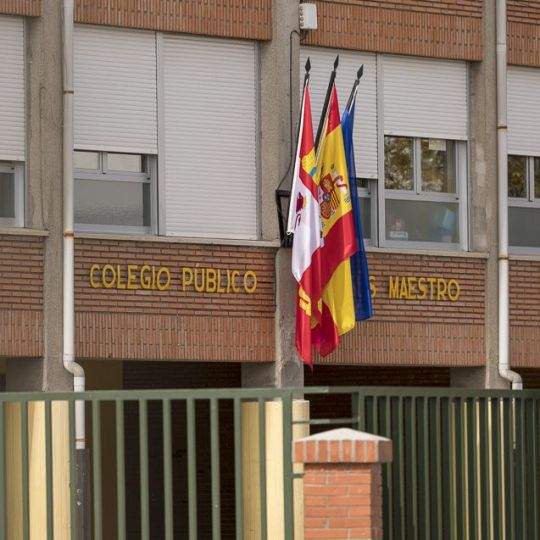 Colegio Jesús Maestro del barrio ponferradino de Cuatrovientos Colegio Jesús Maestro del barrio ponferradino de Cuatrovientos