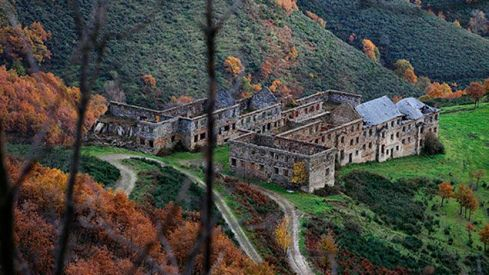 El poblado minero de La Piela en la Peña del Seo (Corullón)