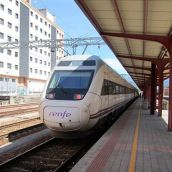 Imagen de un tren en la estación de Ponferrada