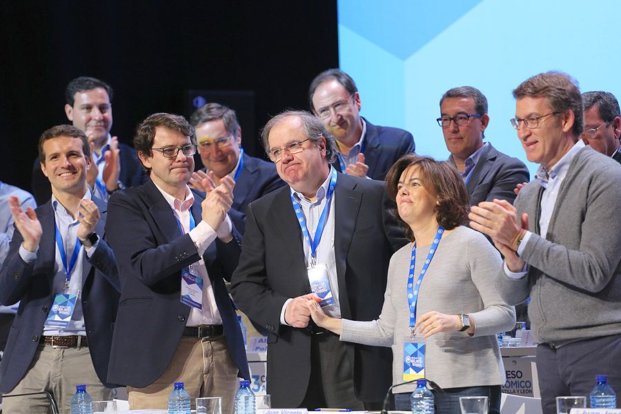  Juan Vicente Herrera después de su discurso de despedida como presidente del PP de Castilla y León. En la imagen junto a Alfonso Fernández Mañueco, Y Soraya Senz de Santamaría