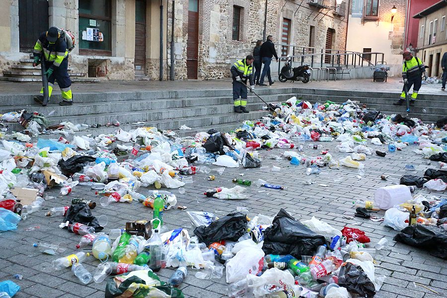 La resaca de Genarín en la plaza (Agencia ICAL)