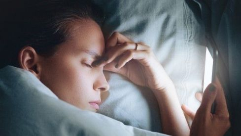 Eres adicto a chatear, Cómo saber si tienes adicción a los chats y cómo superarla- infobierzo