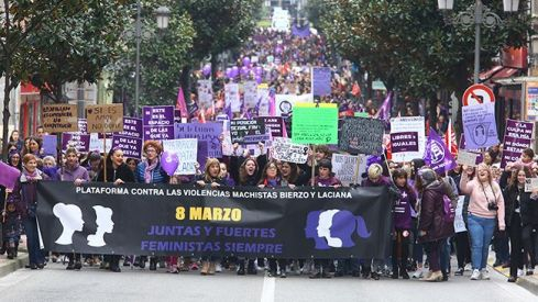manifestacion dia de la mujer ponferrada 650