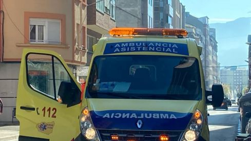 Ambulancia | Herido un motorista tras una caída en Ponferrada
