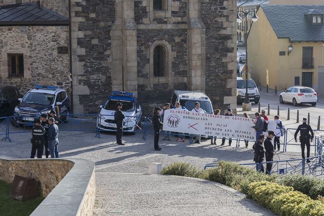 Consejero de Sanidad Castillo de Ponferrada Octubre 2017