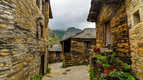 El Ayuntamiento de Ponferrada se pone manos a la obra para que Peñalba no pierda la etiqueta de 'Los Pueblos Más Bonitos de España' con la instalación de baños públicos