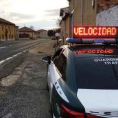 Imagen de archivo de un control de velocidad de la Guardia Civil en la provincia de León
