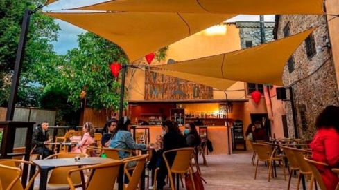 TERRAZA-VINOMIO-Y-BOTANICO