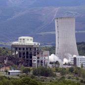 Voladura controlada de la torre de refrigeración de la central térmica de Anllares