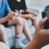 Videojuegos | Dos de cada diez castellanos y leoneses de entre 14 y 18 años hace un uso “compulsivo” de internet y un 11% hace apuestas on line
