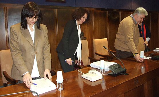 Miembros del equipo de Gobierno con Amparo Vidal (I), Gloria Merayo (C) Y Ricardo Miranda (D)