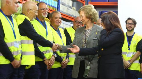 La reina Sofía visita el Banco de Alimentos del Sil en Ponferrada