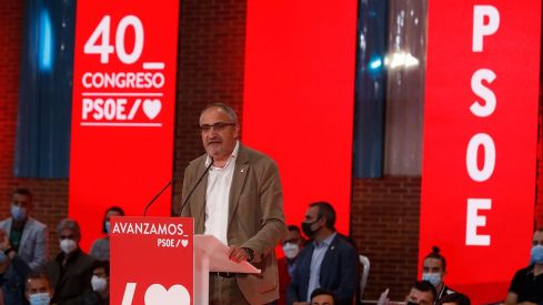 El presidente del Gobierno y secretario general del PSOE, Pedro S�hez, interviene en un acto p�o en Ponferrada