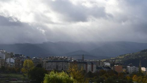 Ponferrada nublado | El Bierzo y Laciana encaran Todos los Santos con cielos grises y vigilando el paraguas